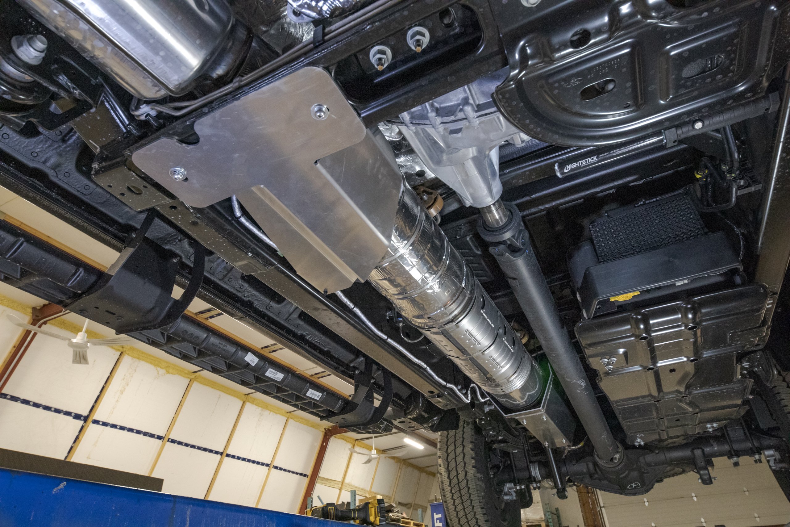 thumbnail image 2 of EPA Compliant Catalytic Converter For Ford F-250/F-350 Super Duty (2000-2004) & Excursion (2000-2005) 2 of 6