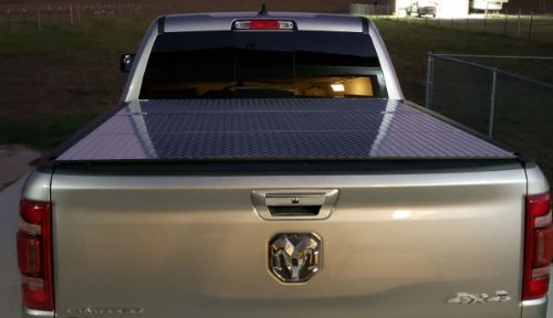LOMAX Professional Series Folding Hard Tonneau Cover - 5' 7" Bed - Urethane Diamond Plate customer photo