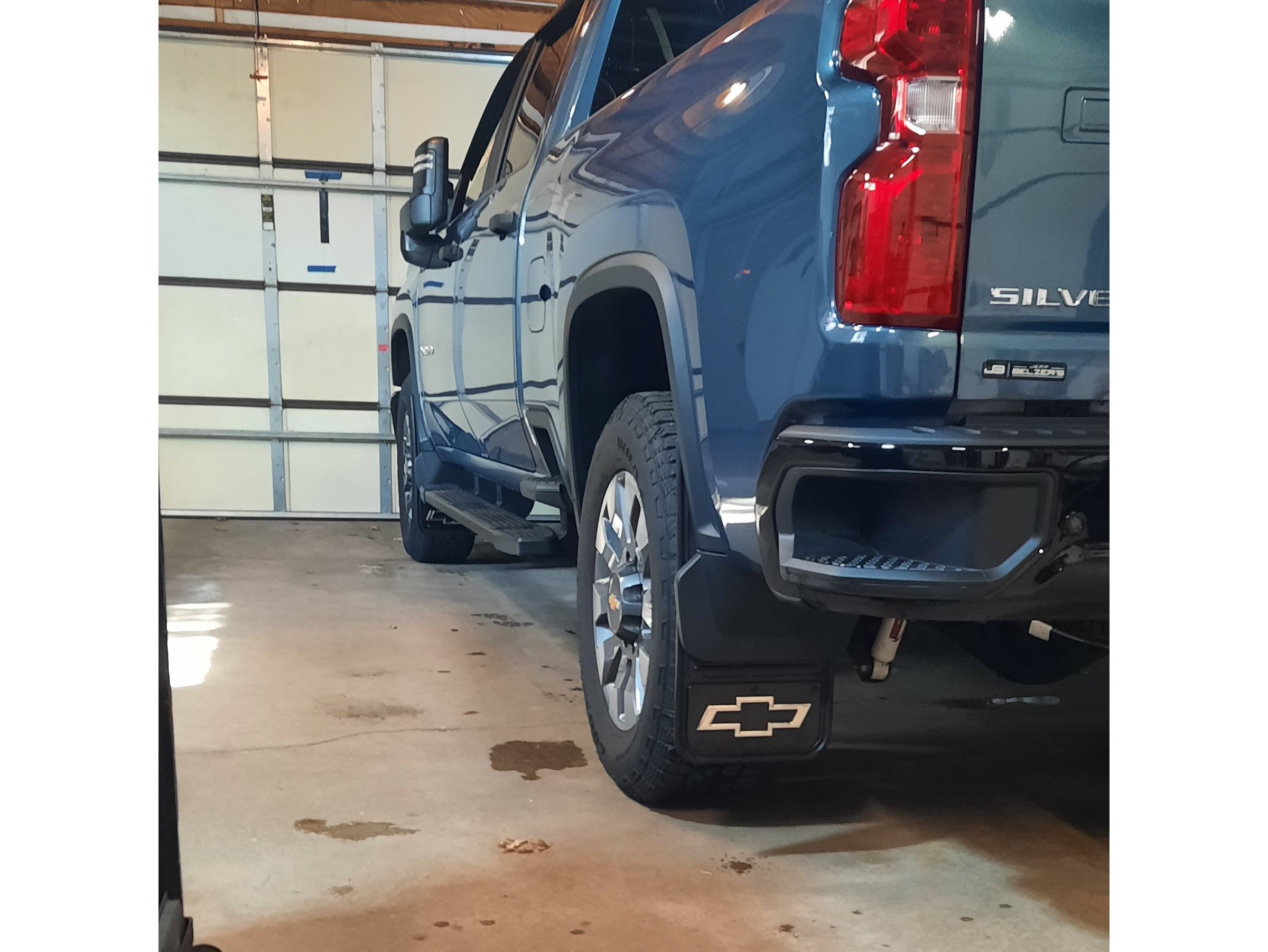 Truck Hardware Gatorback Black Wrap Bowtie Mud Flaps - Set of 4