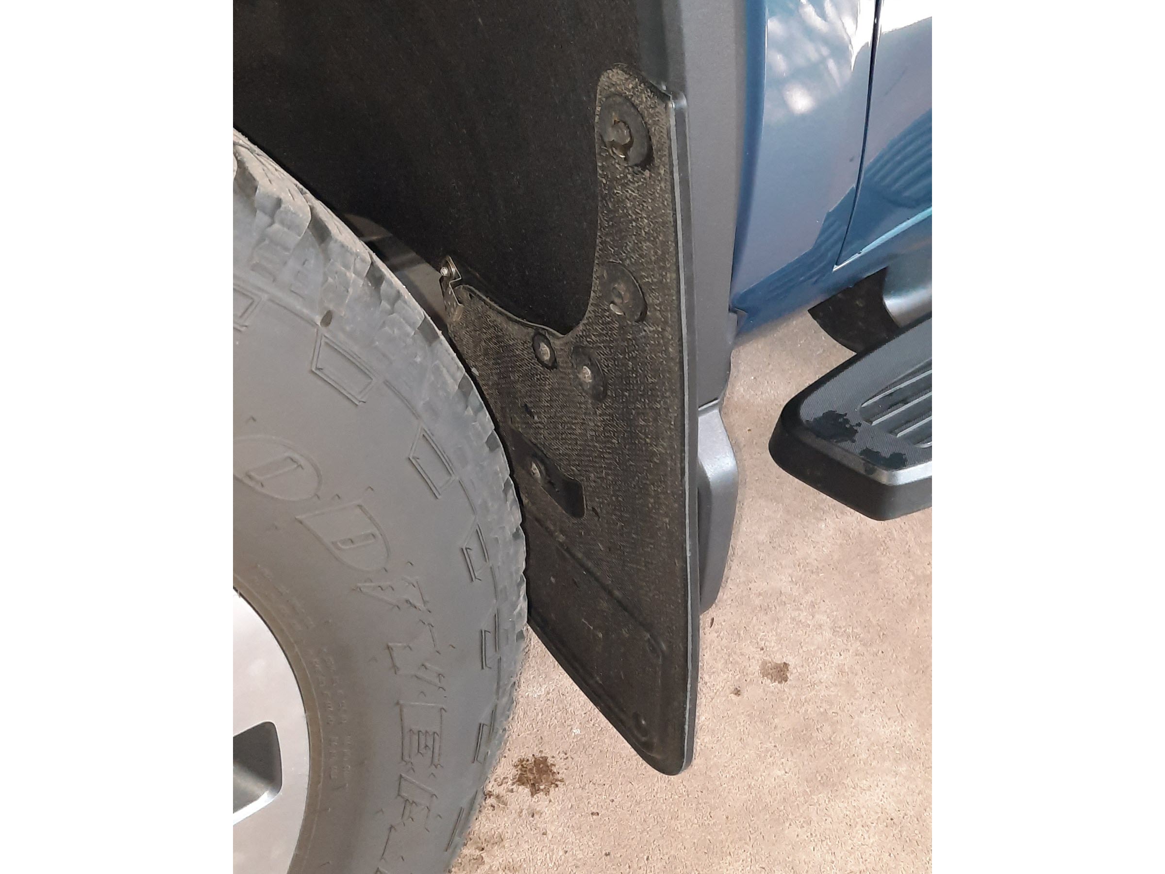 Truck Hardware Gatorback Black Wrap Bowtie Mud Flaps - Set of 4