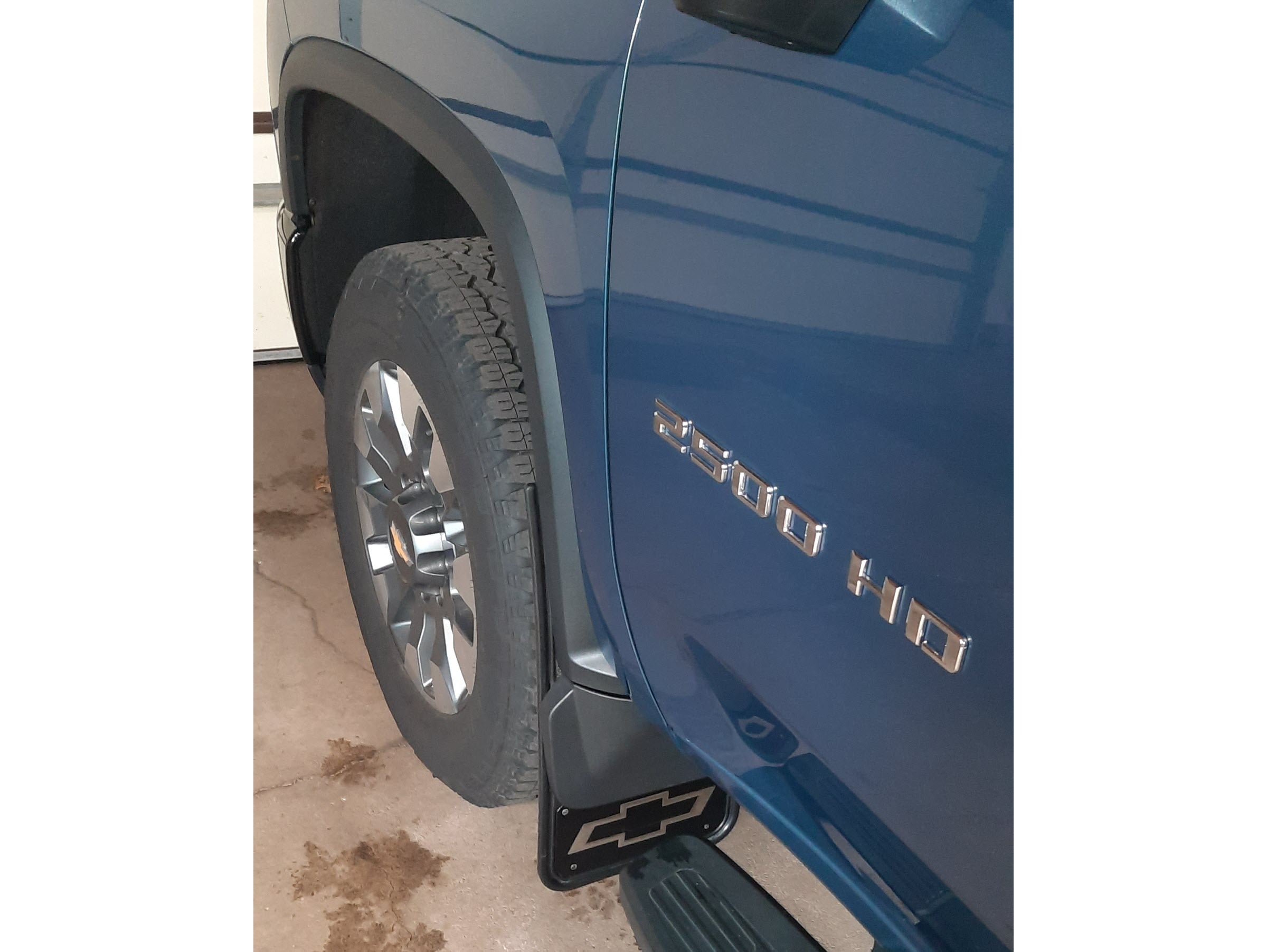 Truck Hardware Gatorback Black Wrap Bowtie Mud Flaps - Set of 4